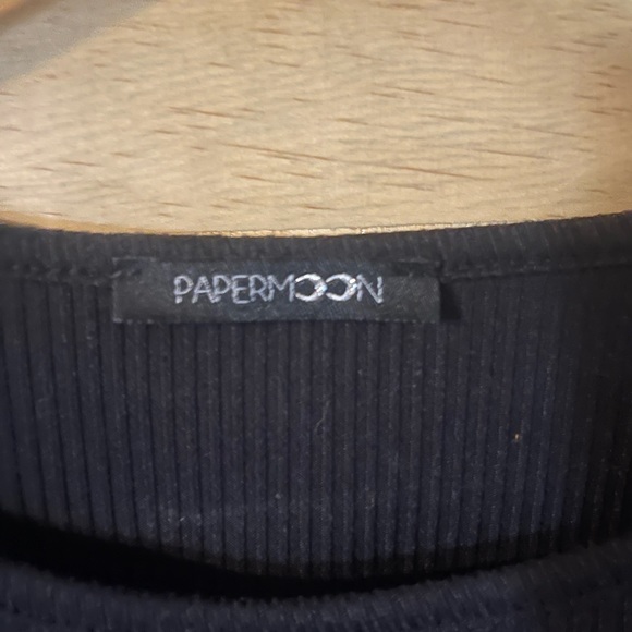 Long Sleeve Crop Top - Picture 3 of 3